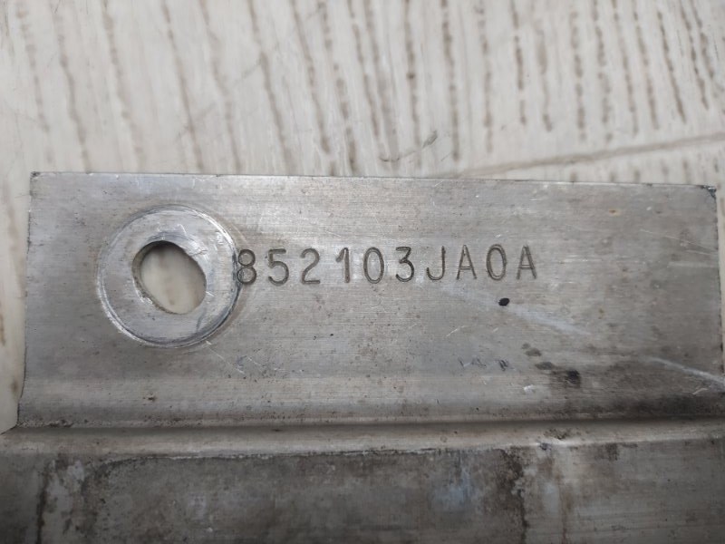 Кронштейн усилителя заднего бампера правый PATHFINDER R52 12-21 2015 R52 3.5 VQ35DE