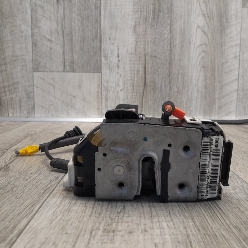 Замок двери передний левый DURANGO 11- (WD)