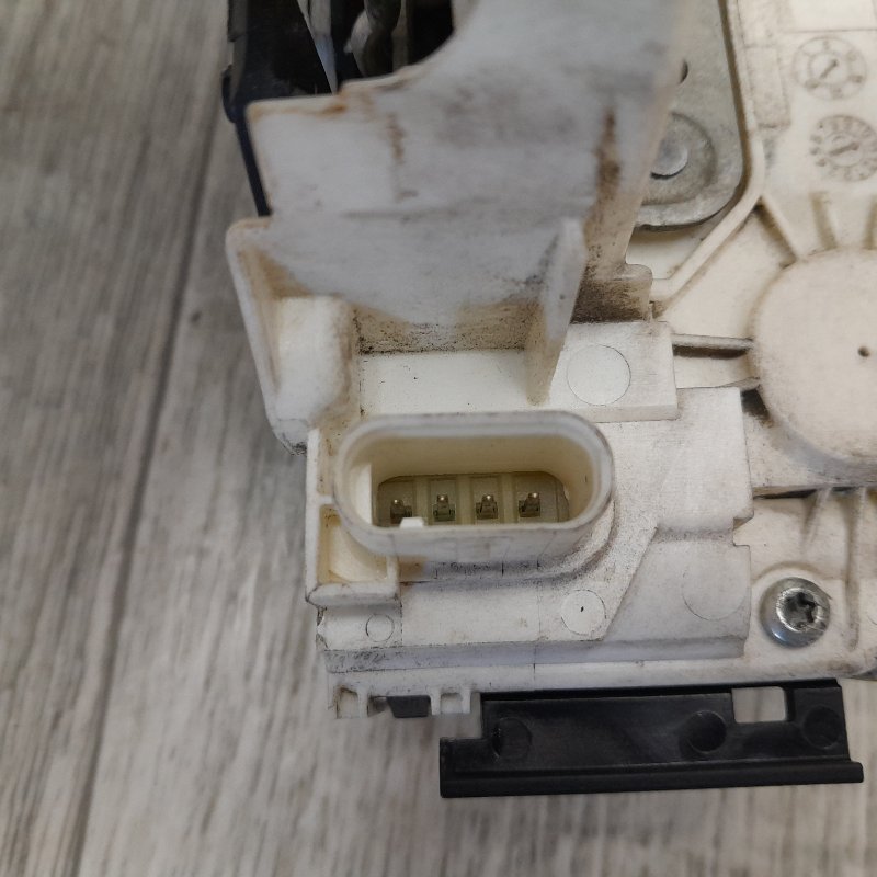 Замок двери передний правый DURANGO 11- (WD)