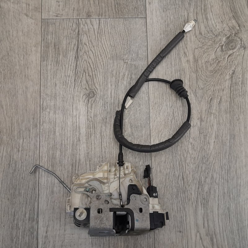 Замок двери задний правый DODGE DURANGO 11- (WD)