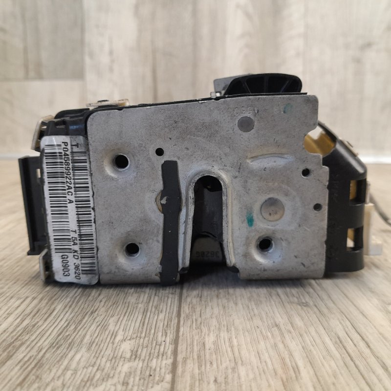 Замок двери задний правый DURANGO 11- (WD)