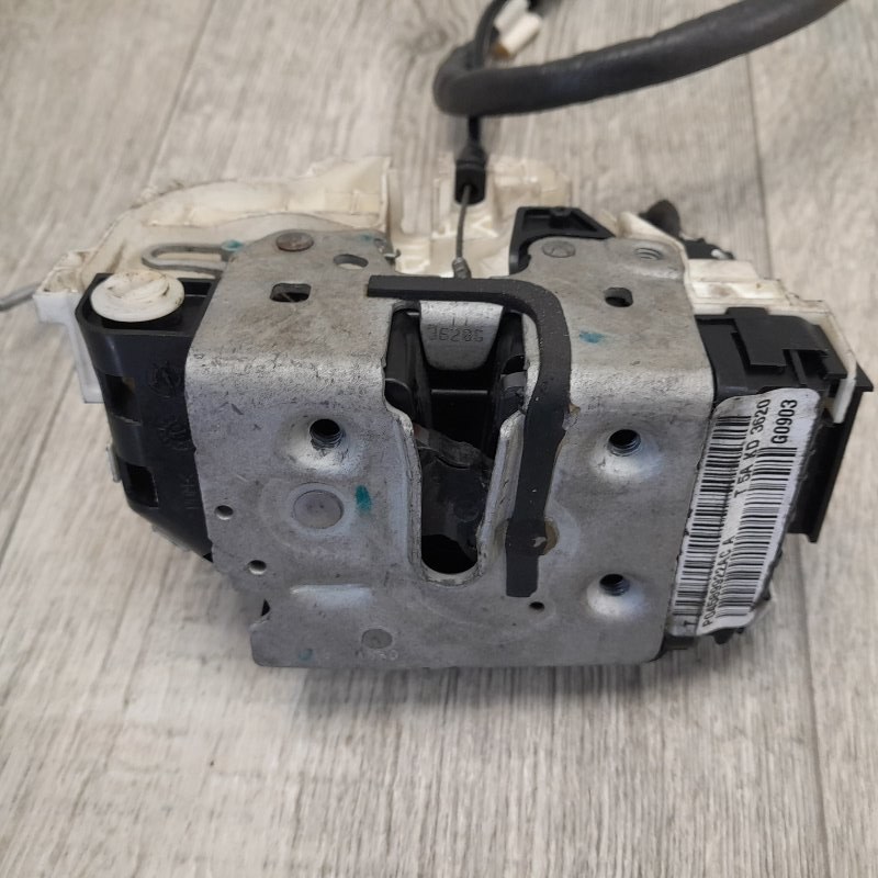 Замок двери задний правый DURANGO 11- (WD)