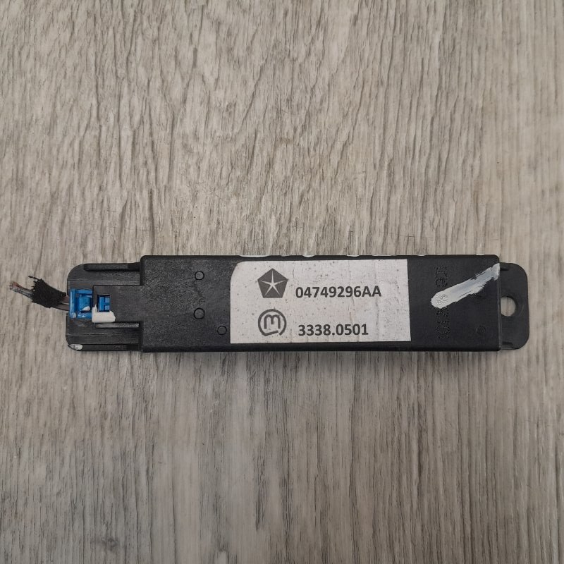 Запчасть антенна задняя правая DODGE DURANGO 11- (WD) 5026444AA Б/У Антенна задняя правая DODGE DURANGO 11- (WD) 5026444AA Б/У