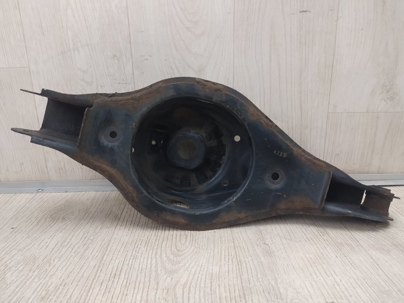 Рычаг задней подвески поперечный нижний левый NISSAN PATHFINDER R52 12-21 2015 R52 3.5 VQ35DE 551B03JA0A Б/У