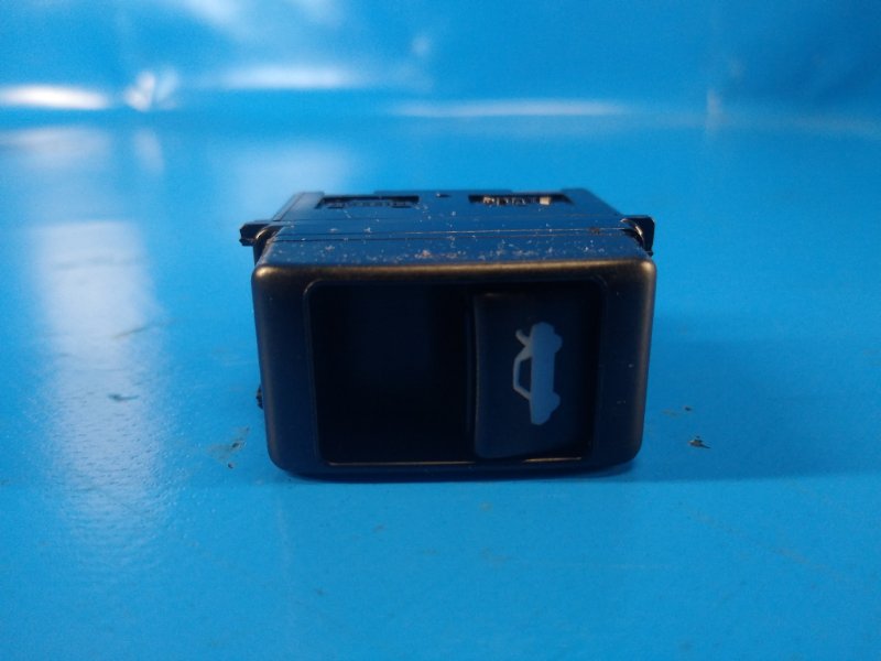 Запчасть кнопка открывания багажника наружная NISSAN SENTRA B17 12-21 2013 1.8 MRA8DE 25380-JF00A Б/У Кнопка открывания багажника наружная NISSAN SENTRA B17 12-21 2013 1.8 MRA8DE 25380-JF00A Б/У