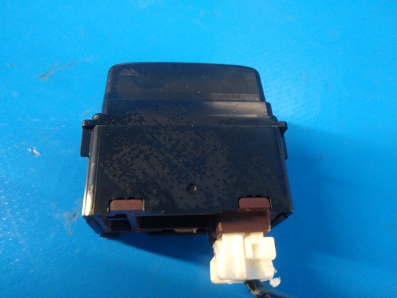 Кнопка открывания багажника наружная NISSAN SENTRA B17 12-21 1.8 MRA8DE Кнопка открывания багажника наружная NISSAN SENTRA B17 12-21 1.8 MRA8DE