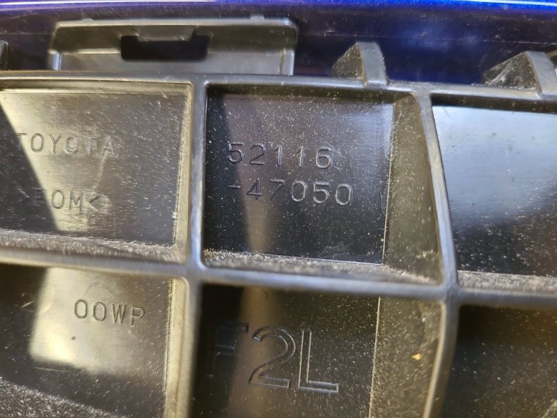 Кронштейн переднего бампера (на крыле) левый TOYOTA PRIUS 16-