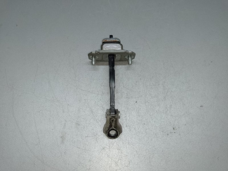 Запчасть ограничитель двери передний левый SUBARU IMPREZA 11-17 2012 GJ 2.0 FB20B 61124FJ000 Б/У Ограничитель двери передний левый SUBARU IMPREZA 11-17 2012 GJ 2.0 FB20B 61124FJ000 Б/У