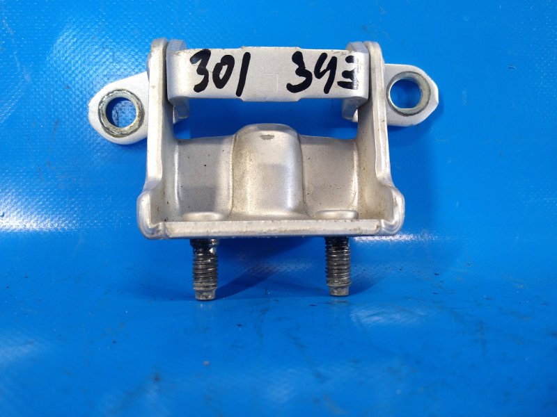 Петля двери левая NISSAN SENTRA B17 12-21 2013 1.8 MRA8DE 82401-9N00A Б/У