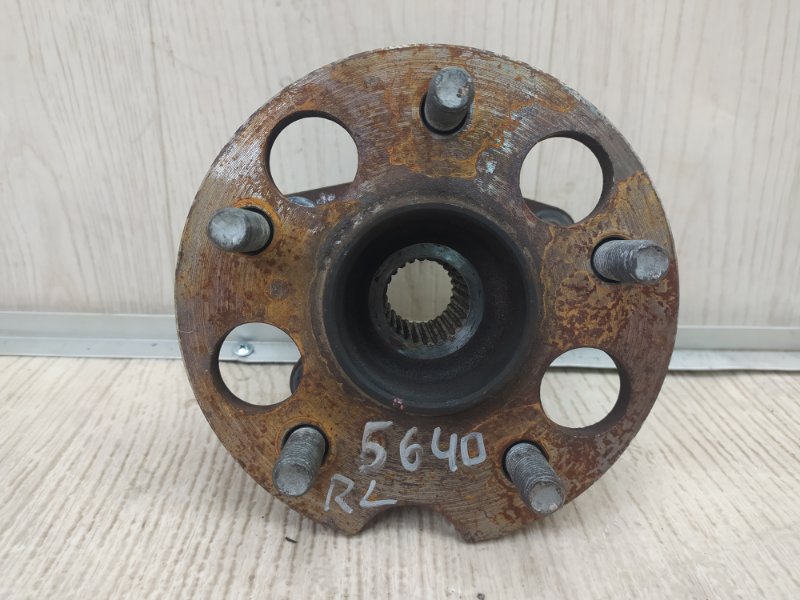 Запчасть ступица задняя TOYOTA VENZA 09-16 2009 3.5 2GR-FE 424100E021 Б/У Ступица задняя TOYOTA VENZA 09-16 2009 3.5 2GR-FE 424100E021 Б/У