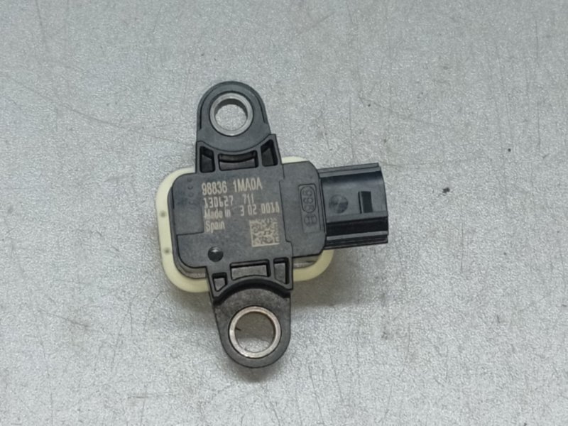 Датчик удара передний левый NISSAN PATHFINDER R52 12-21 2013 3.5 VQ35DE 98836-1MA0A Б/У