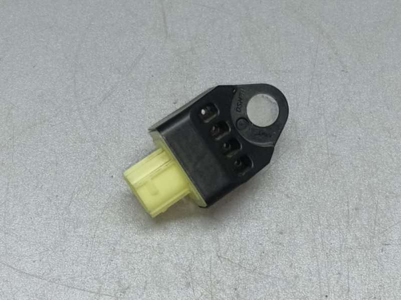 Запчасть датчик удара левый SUBARU IMPREZA 11-17 2012 GJ 2.0 FB20B 98237FJ010 Б/У Датчик удара левый SUBARU IMPREZA 11-17 2012 GJ 2.0 FB20B 98237FJ010 Б/У