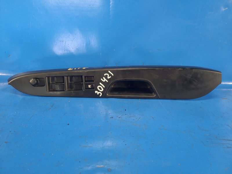 Кнопка стеклоподъемника SUZUKI SX4 06-13 2008 2.0 J20A 37990-64J20 Б/У