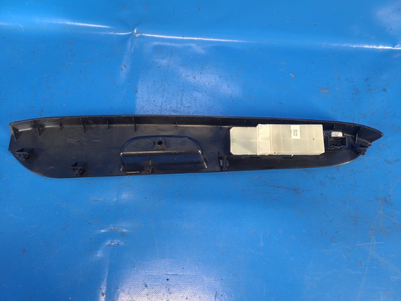 Кнопка стеклоподъемника SX4 06-13 2008 2.0 J20A