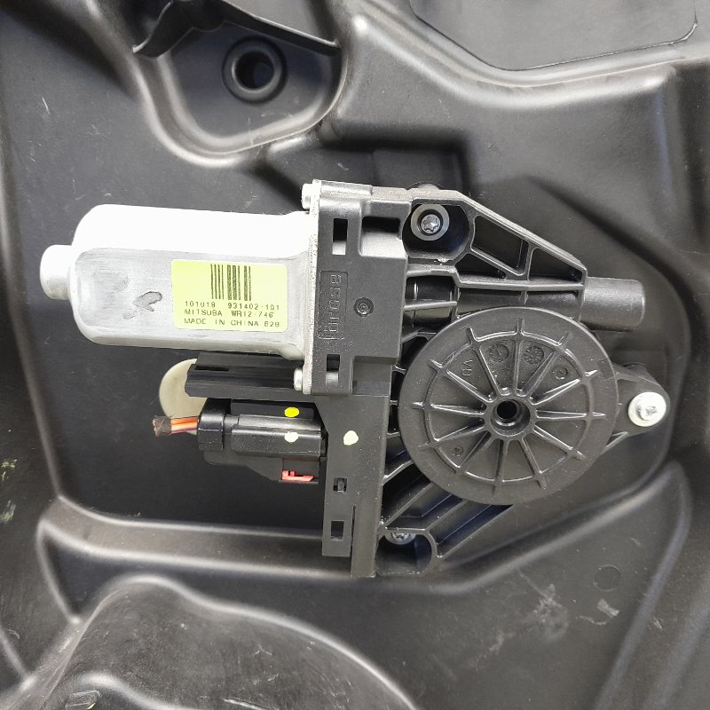 Стеклоподъемник задний правый DURANGO 11- (WD)