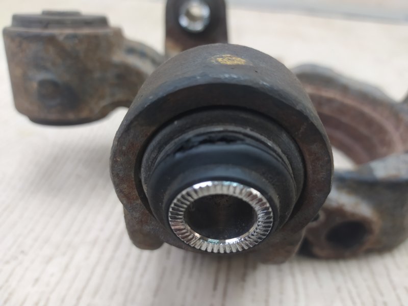 Цапфа задняя левая VENZA 09-16 2009 3.5 2GR-FE