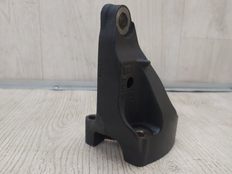Кронштейн правый TOYOTA VENZA 09-16 2009 3.5 2GR-FE 123150P020 Б/У