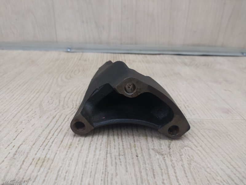 Кронштейн правый TOYOTA VENZA 09-16 3.5 2GR-FE