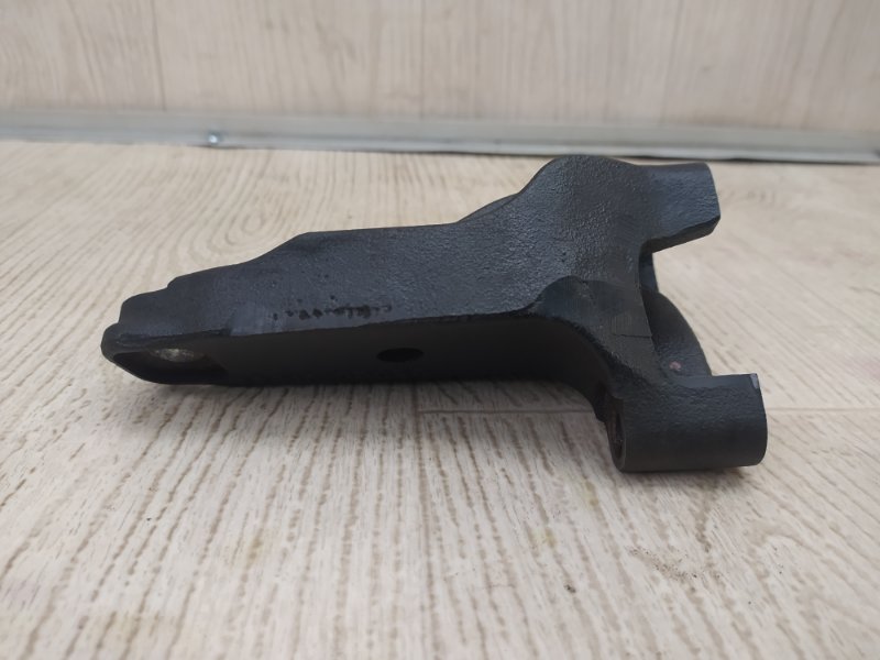 Кронштейн правый VENZA 09-16 2009 3.5 2GR-FE