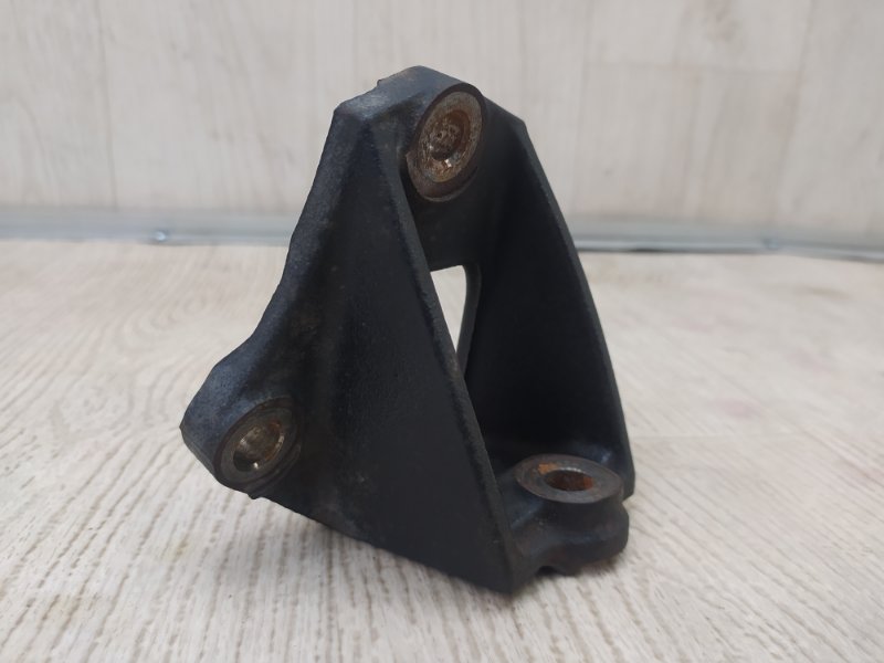 Кронштейн передний TOYOTA VENZA 09-16 2009 3.5 2GR-FE 123110P020 Б/У