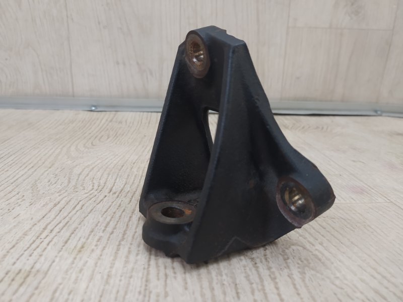 Кронштейн передний VENZA 09-16 2009 3.5 2GR-FE