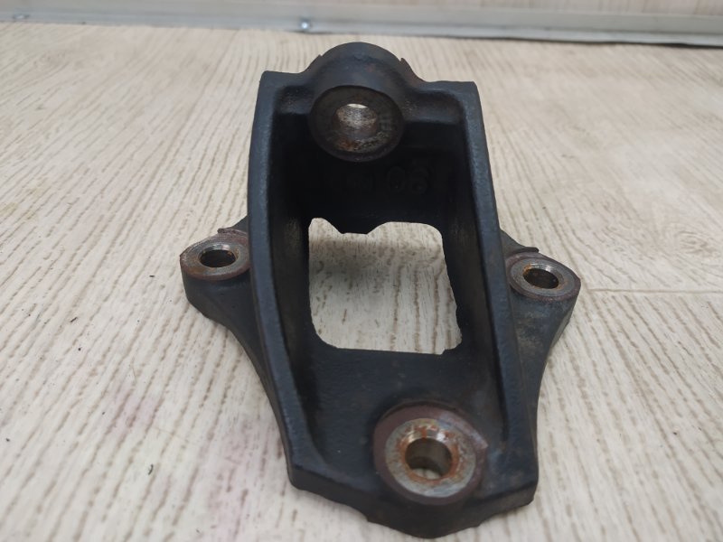 Кронштейн передний VENZA 09-16 2009 3.5 2GR-FE