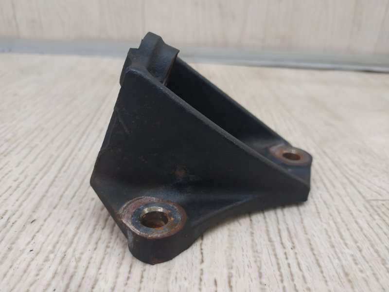 Кронштейн передний VENZA 09-16 2009 3.5 2GR-FE