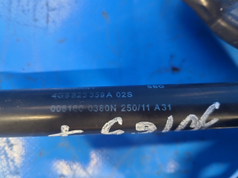 Амортизатор капота левый A6 (C7) 11-18 2011 CGXB 3.0T