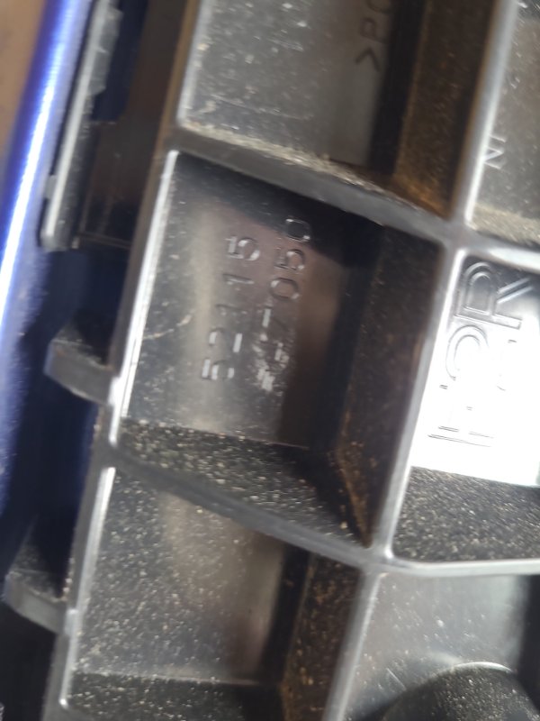 Кронштейн переднего бампера (на крыле) правый PRIUS 16-