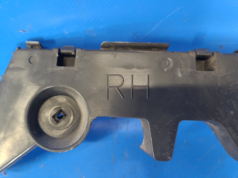 Кронштейн заднего бампера правый 6 GH 07-12 2009 2.5 L (L5-VE)