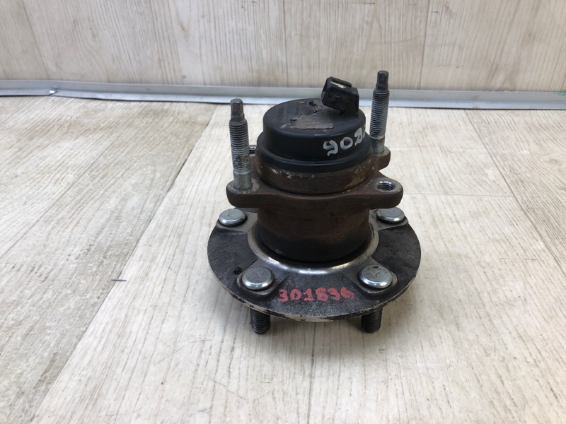 Запчасть ступица задняя KIA FORTE/CERATO TD 08-13 2011 TD 2.0 G4KD 527301M000 Б/У Ступица задняя KIA FORTE/CERATO TD 08-13 2011 TD 2.0 G4KD 527301M000 Б/У