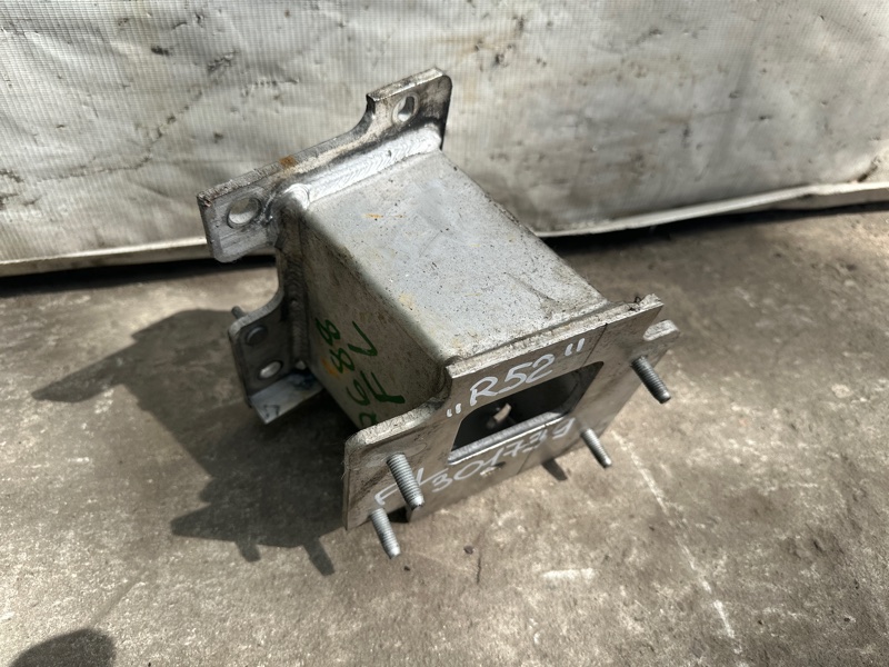 Кронштейн усилителя переднего бампера левый PATHFINDER R52 12-21 2013 3.5 VQ35DE