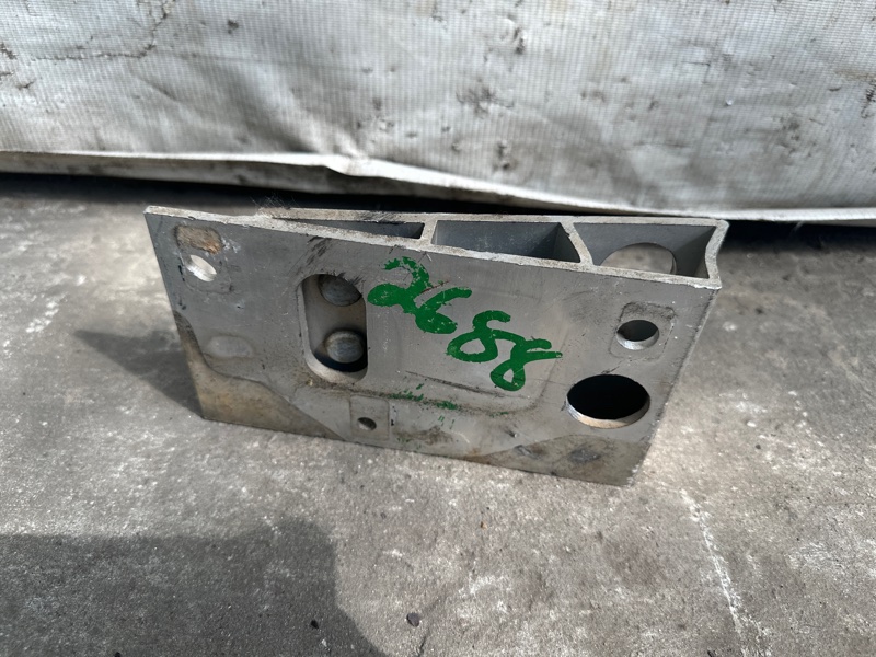 Кронштейн усилителя заднего бампера правый NISSAN PATHFINDER R52 12-21 3.5 VQ35DE Кронштейн усилителя заднего бампера правый NISSAN PATHFINDER R52 12-21 3.5 VQ35DE