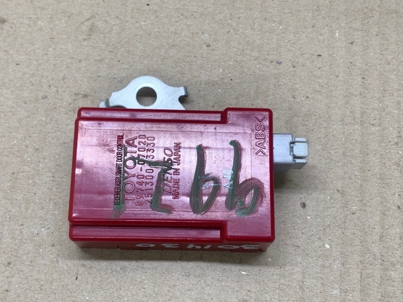 Запчасть блок управления центральным замком TOYOTA CAMRY 40 06-11 2009 3.5 2GR-FE 89740-07020 Б/У Блок управления центральным замком TOYOTA CAMRY 40 06-11 2009 3.5 2GR-FE 89740-07020 Б/У