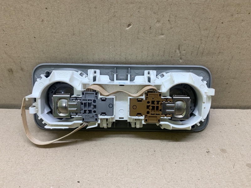 Плафон салона CAMRY 40 06-11 2009 3.5 2GR-FE Плафон салона CAMRY 40 06-11 2009 3.5 2GR-FE