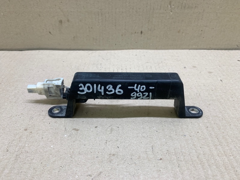 Запчасть антенна TOYOTA CAMRY 40 06-11 2009 3.5 2GR-FE 89997-41010 Б/У Антенна TOYOTA CAMRY 40 06-11 2009 3.5 2GR-FE 89997-41010 Б/У