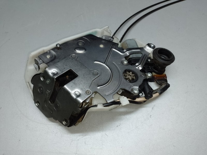 Замок двери боковой задний левый TOYOTA SIENNA 11-16 2012 3.5 2GR-FE 69300-08020 Б/У