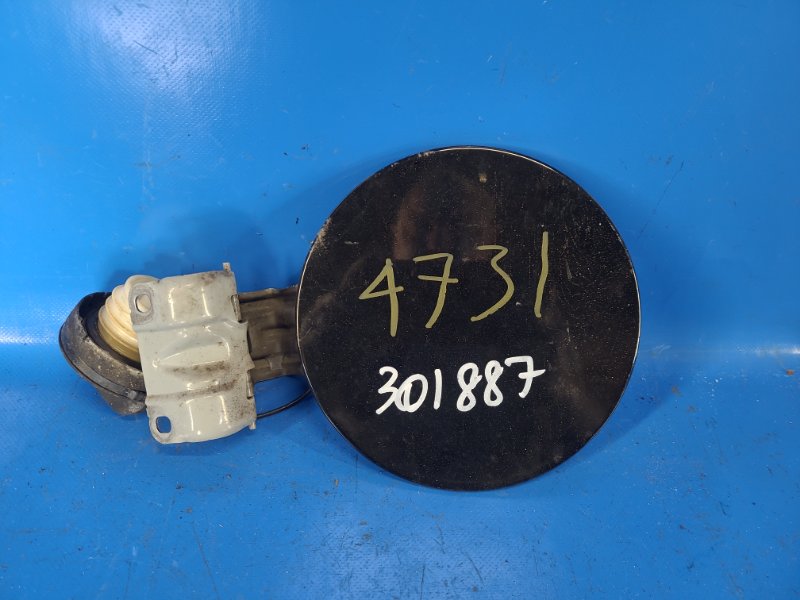 Запчасть лючок топливного бака MITSUBISHI MIRAGE 13- 2013 1.2 3A92 5940A195 Б/У Лючок топливного бака MITSUBISHI MIRAGE 13- 2013 1.2 3A92 5940A195 Б/У