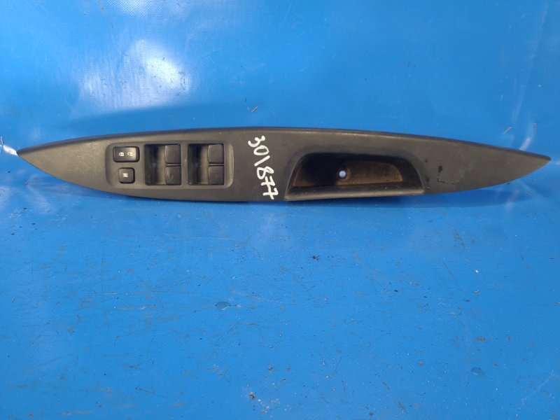 Блок управления стеклоподъемниками левый MITSUBISHI MIRAGE 13- 2013 1.2 3A92 8608A235 Б/У