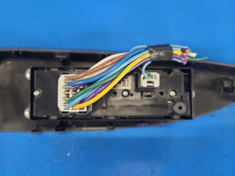 Блок управления стеклоподъемниками левый MIRAGE 13- 2013 1.2 3A92