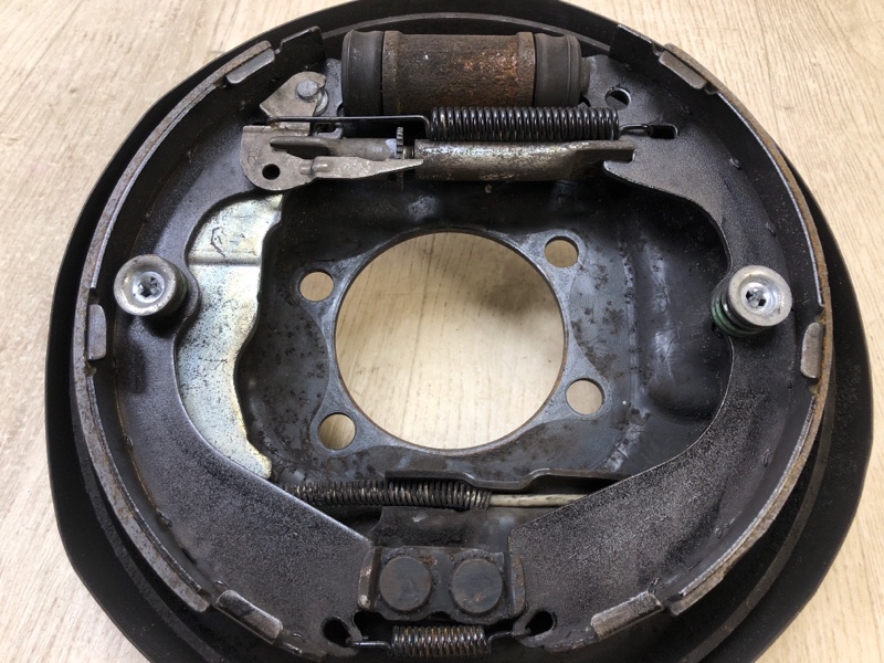 Тормозной механизм задний правый NISSAN NV200 USA 13- 2.0 MR20DE