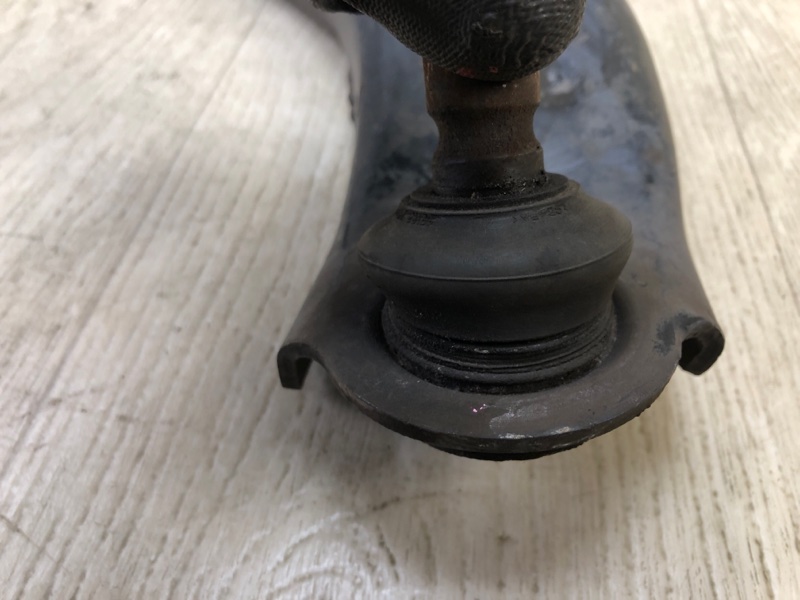 Рычаг передней подвески нижний правый NV200 USA 13- 2013 2.0 MR20DE