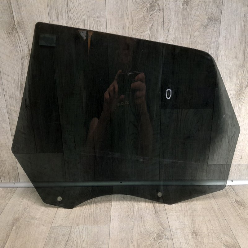 Стекло двери заднее правое DODGE DURANGO 11- (WD) Стекло двери заднее правое DODGE DURANGO 11- (WD)