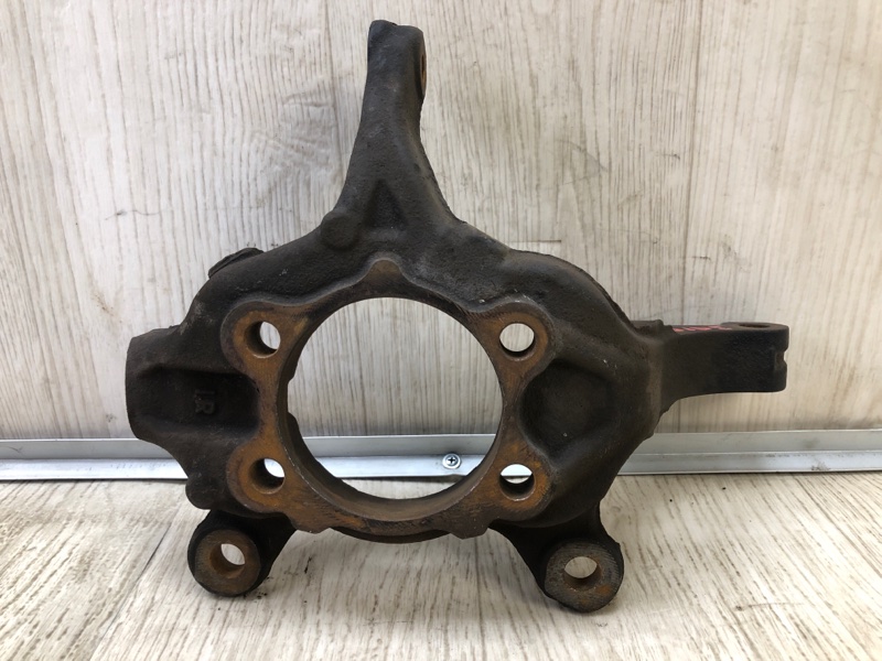 Кулак поворотный передний правый NISSAN NV200 USA 13- 2013 2.0 MR20DE 400141KA1A Б/У