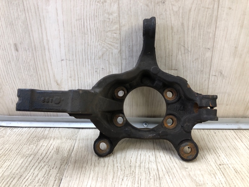 Кулак поворотный передний правый NV200 USA 13- 2013 2.0 MR20DE