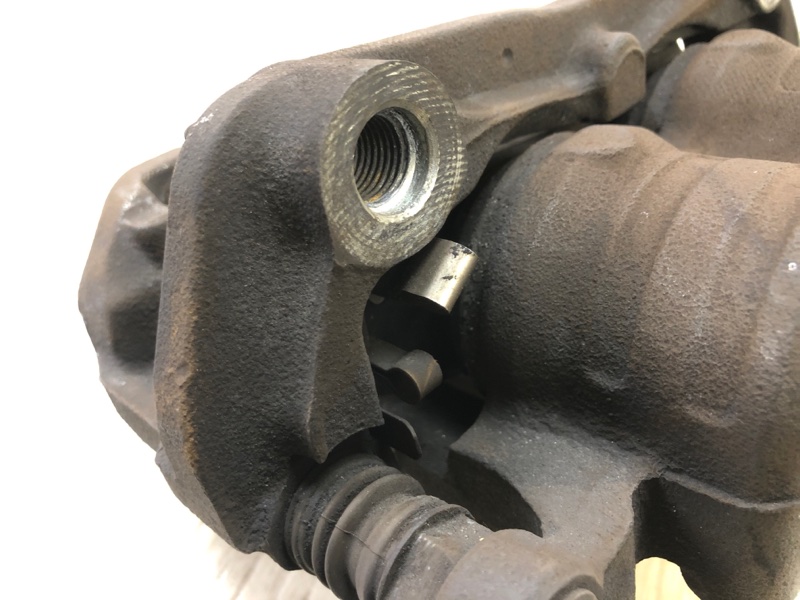 Суппорт тормозной передний правый NV200 USA 13- 2013 2.0 MR20DE