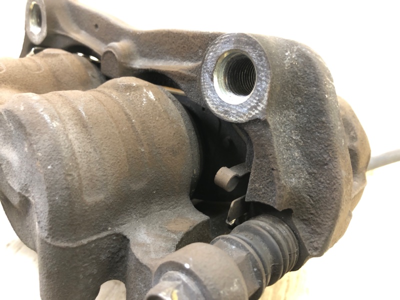 Суппорт тормозной передний правый NV200 USA 13- 2013 2.0 MR20DE