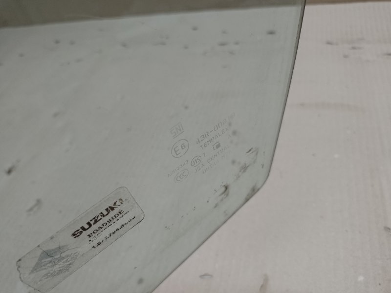 Стекло двери переднее левое KIZASHI 09-14 2011 J24B