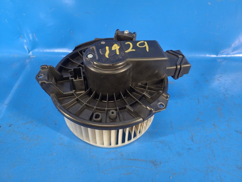 Запчасть моторчик печки JEEP COMPASS 06-16 2014 2.0 ECN 5191345AA Б/У Моторчик печки JEEP COMPASS 06-16 2014 2.0 ECN 5191345AA Б/У