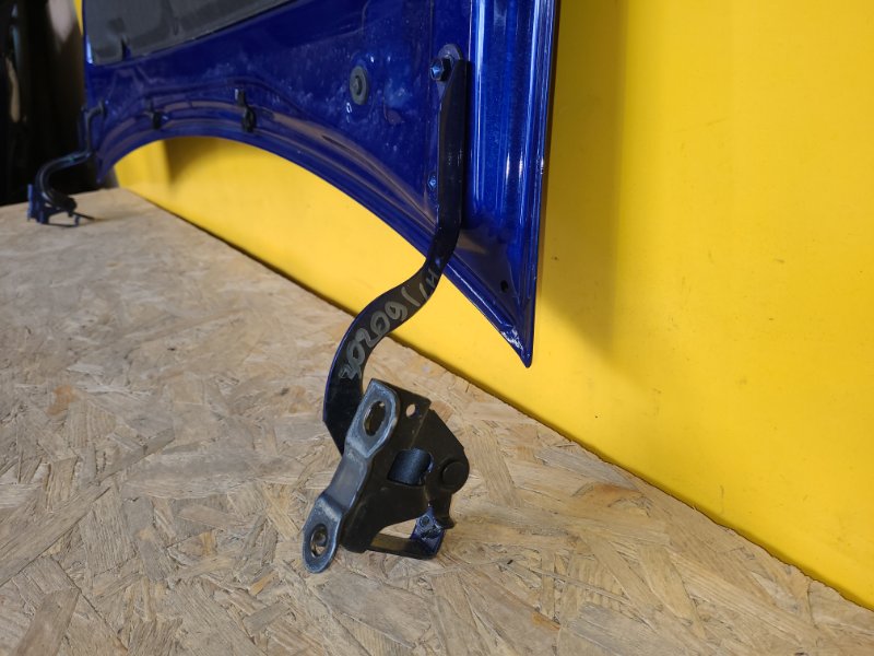 Петля капота левая TOYOTA PRIUS 16- Петля капота левая TOYOTA PRIUS 16-